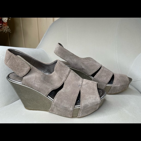 Kenneth Cole Reaction Shoes Leather sandals peep toe wedge Metallic Taupe Tan 9M - Picture 2 of 4